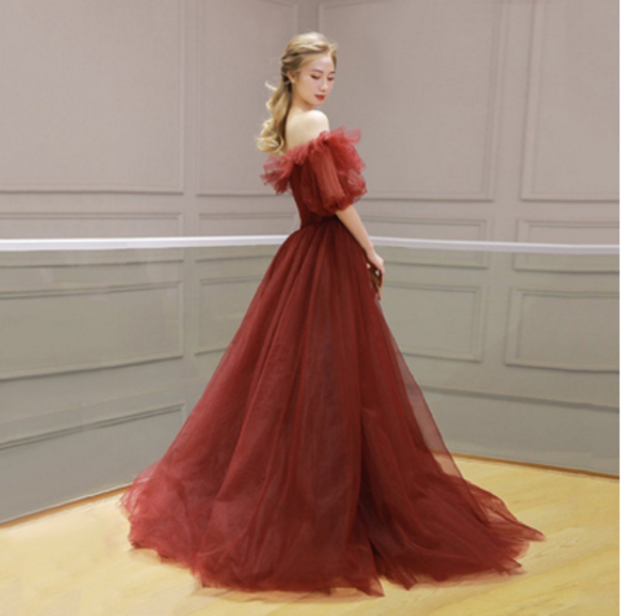 ボルドー色 カラードレス オフショルダー ソフトチュール 結婚式ドレス  