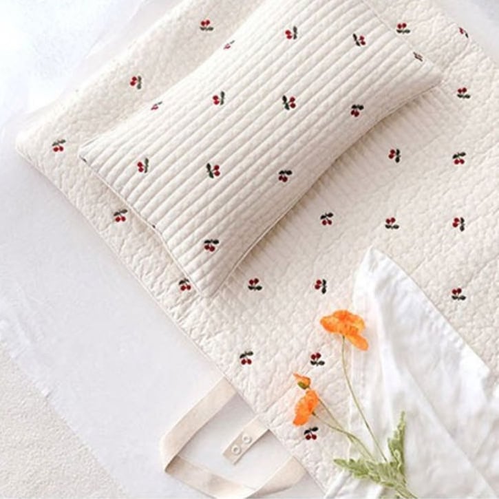 イブル折りたたみお昼寝マット 保育園幼稚園 洗える 持ち運び 取っ手