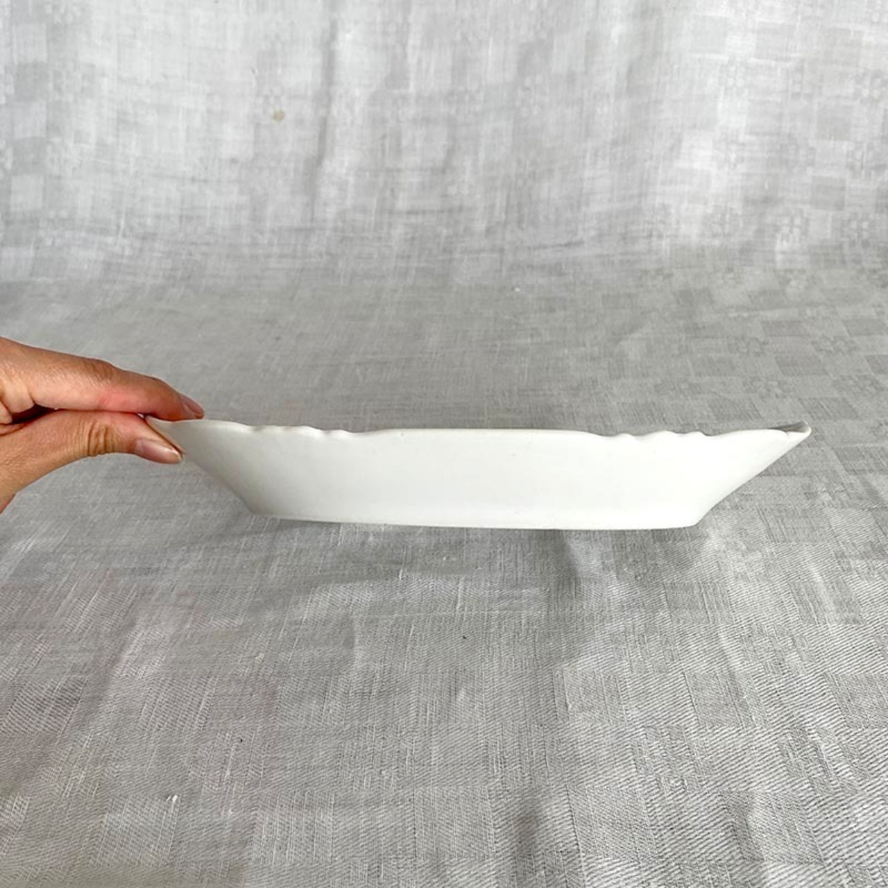 オーバルプレート　ラヴィエ　バラの花　ロカイユ装飾　 12TWdt12-2