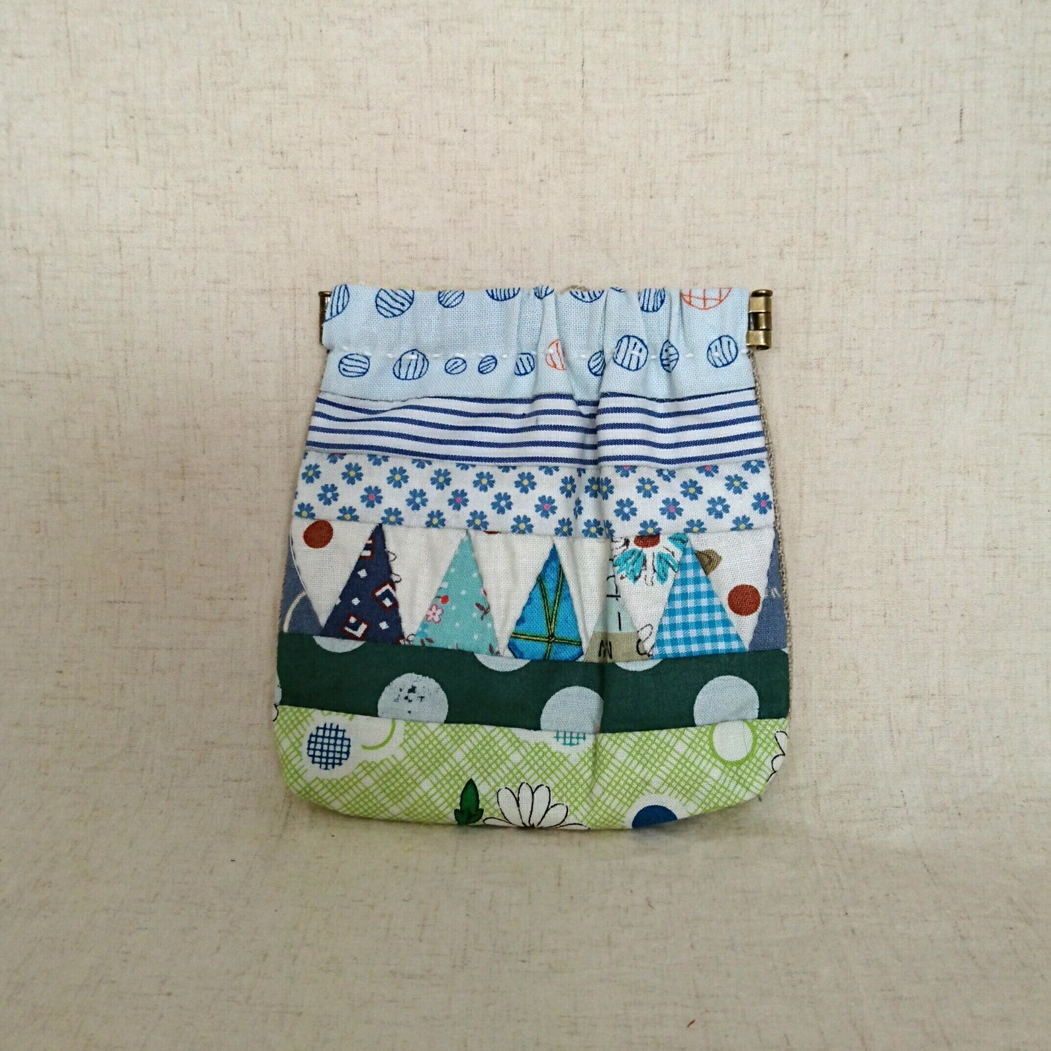 キルト屋Tomo / パッチワークばね口ポーチ B | 極楽アパートメント 