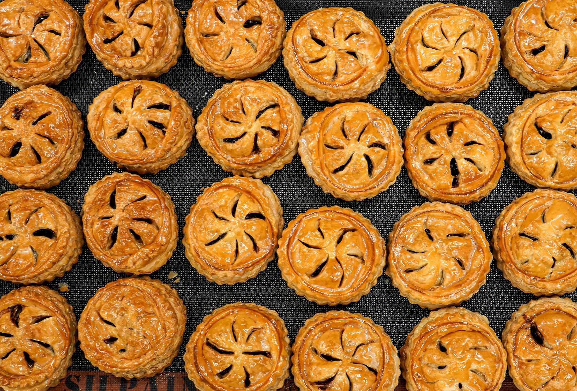 贅沢 佐賀牛ミートパイ 5個入り | Cake&Coffe ひのでや