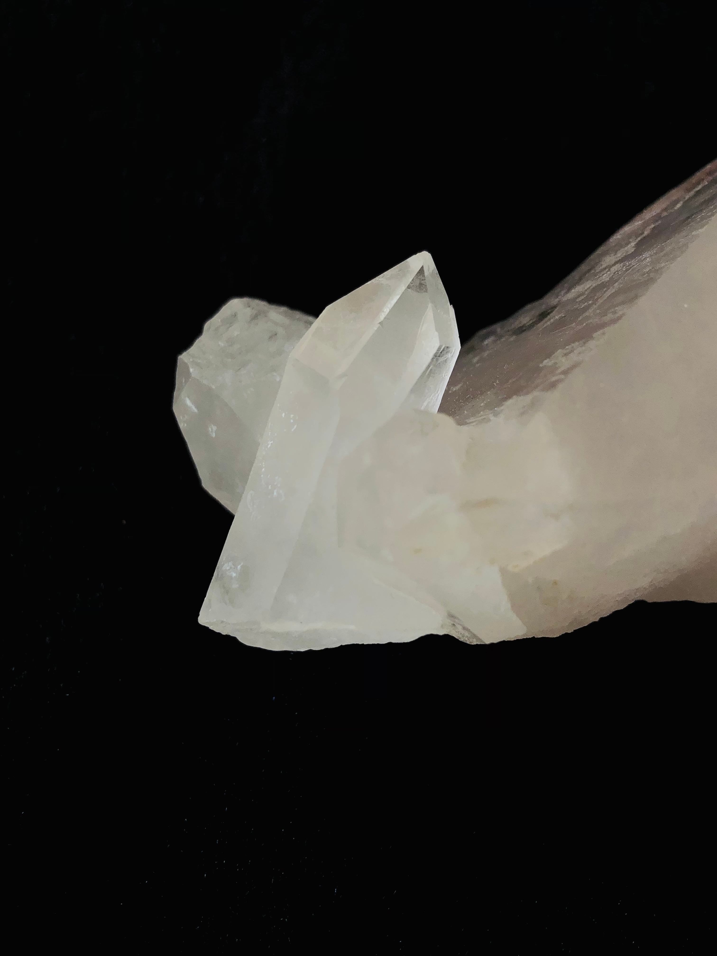 希少！パイライトインクォーツ（パイライト入り水晶クラスター） | 虹