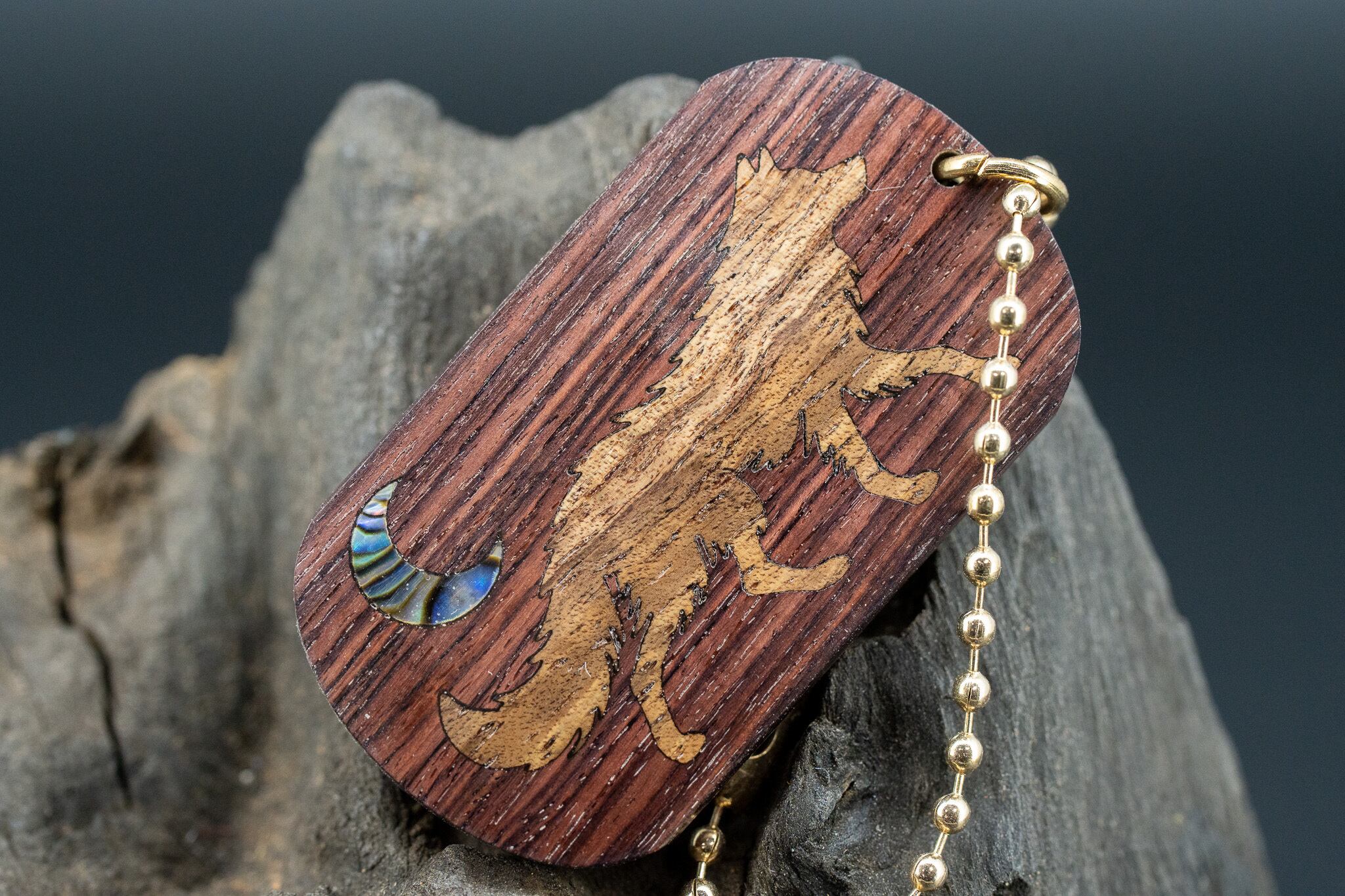 【王室御用達 】 キングウッド ツートン ドッグタグ 象嵌 闊歩