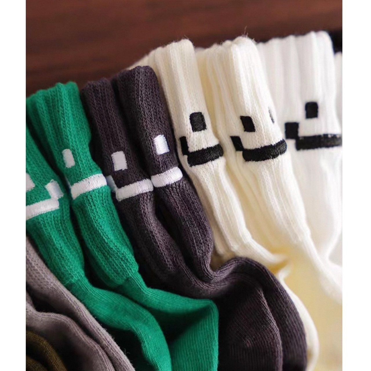 Smiley face ribbed crew socks 1464 - 11