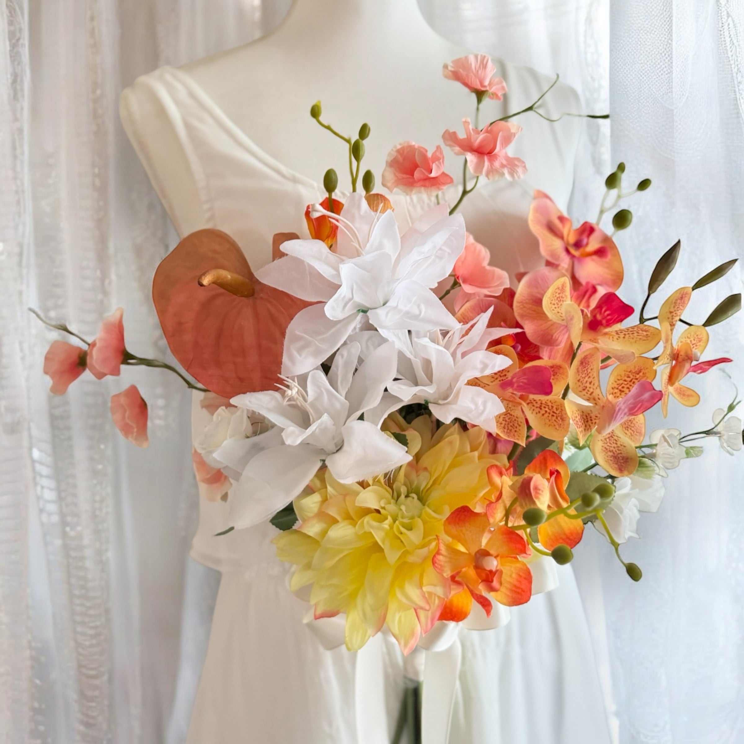オレンジ×白×黄色クラッチブーケ☆ブートニア | houkiboshi 