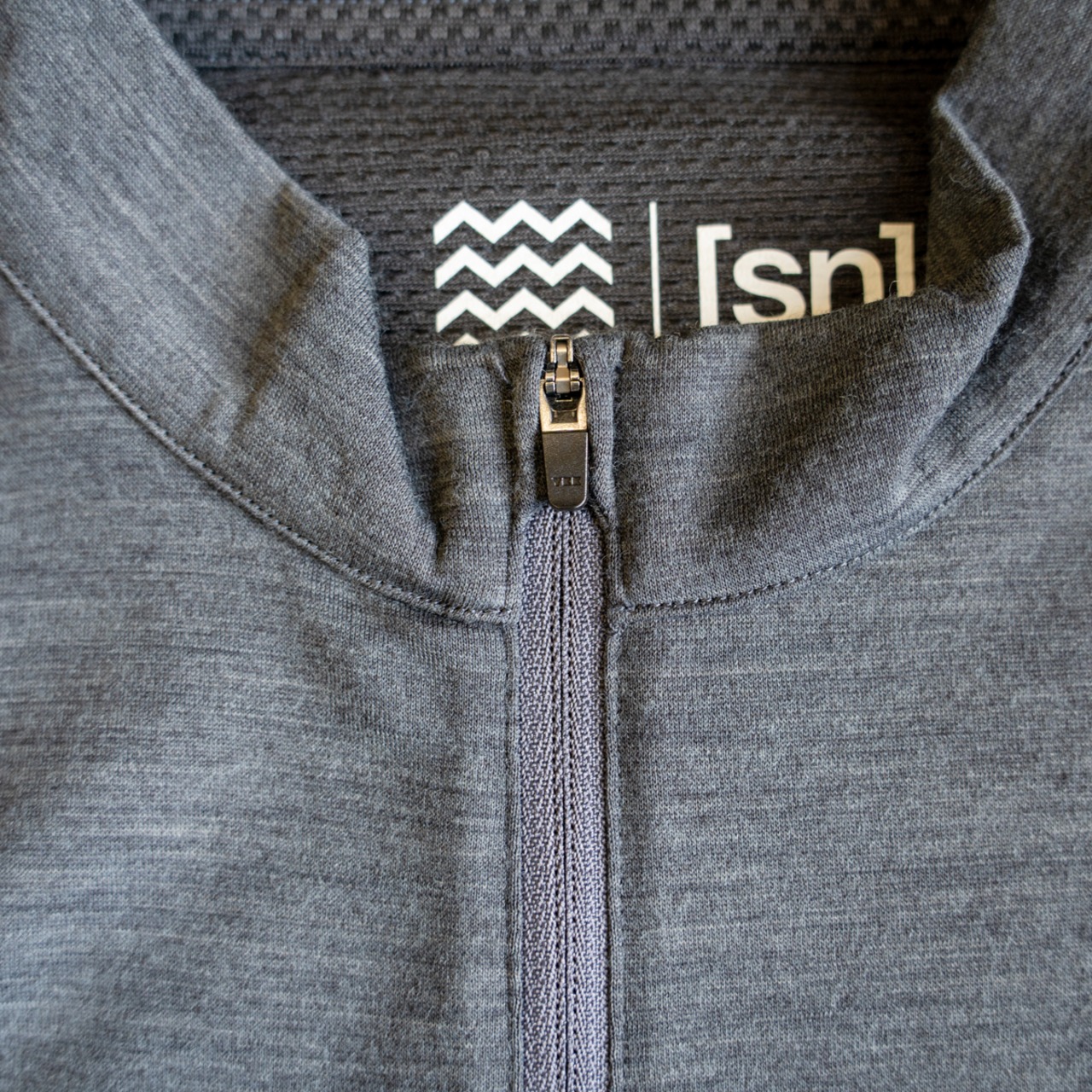 バックメッシュ・速乾メリノウール・ジップアップ・ロングスリーブシャツ（登山用ベースレイヤー 長袖ジップアップ）