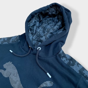 【PUMA】蛇柄 プーマ パーカー ロゴ プリントプルオーバー スウェット フーディー hoodie XL ビッグサイズ 袖 模様 切替 スポブラ 黒 us古着