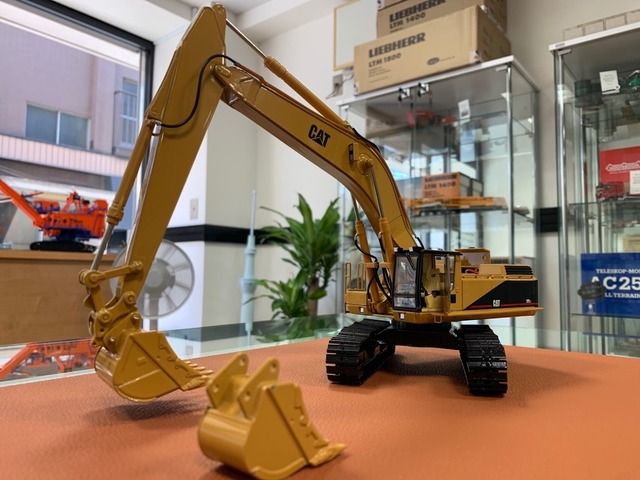 CCM  1/48 CAT 375L Hydraulic Excavator