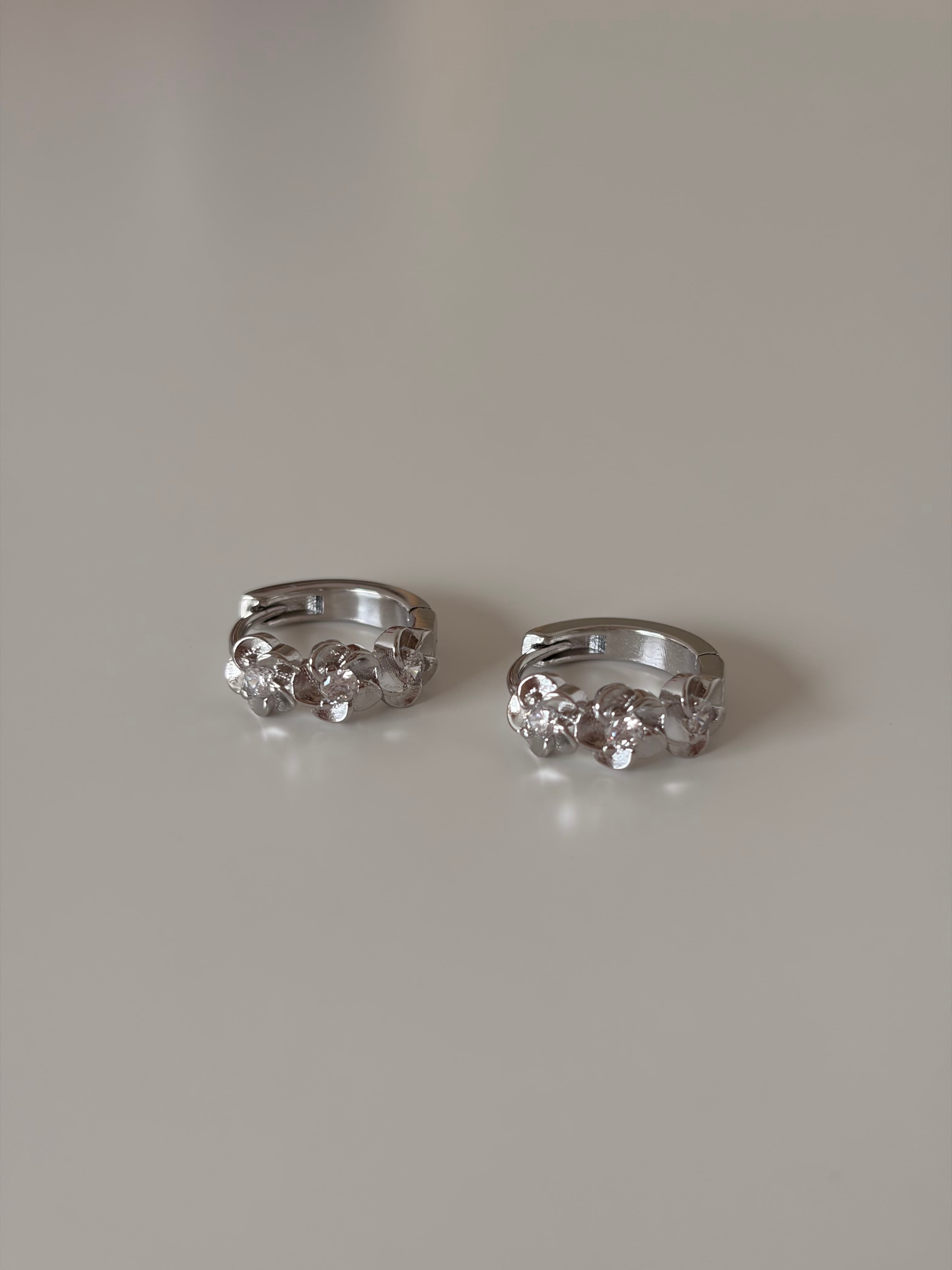 S925 シルバーフラワーフープピアス | none