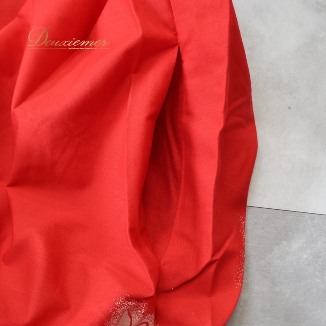 フラダンス 衣装 ワンピース ドレス ムームーファクトリー レッド系 T&L MUUMUU FACTORY ノースリーブ ハワイ製 ポケット付き かわいい 華やか 鮮やか 明るい 赤 白 ハワイアン アロハ ハワイアンプリント フラ ダンス レッスン 練習