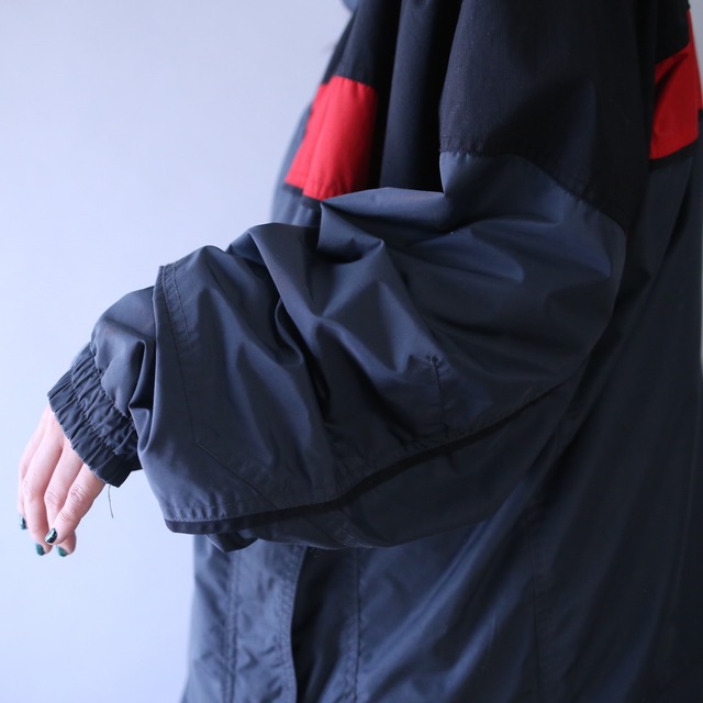 "Columbia" 3-tone good coloring over silhouette mountain jacket