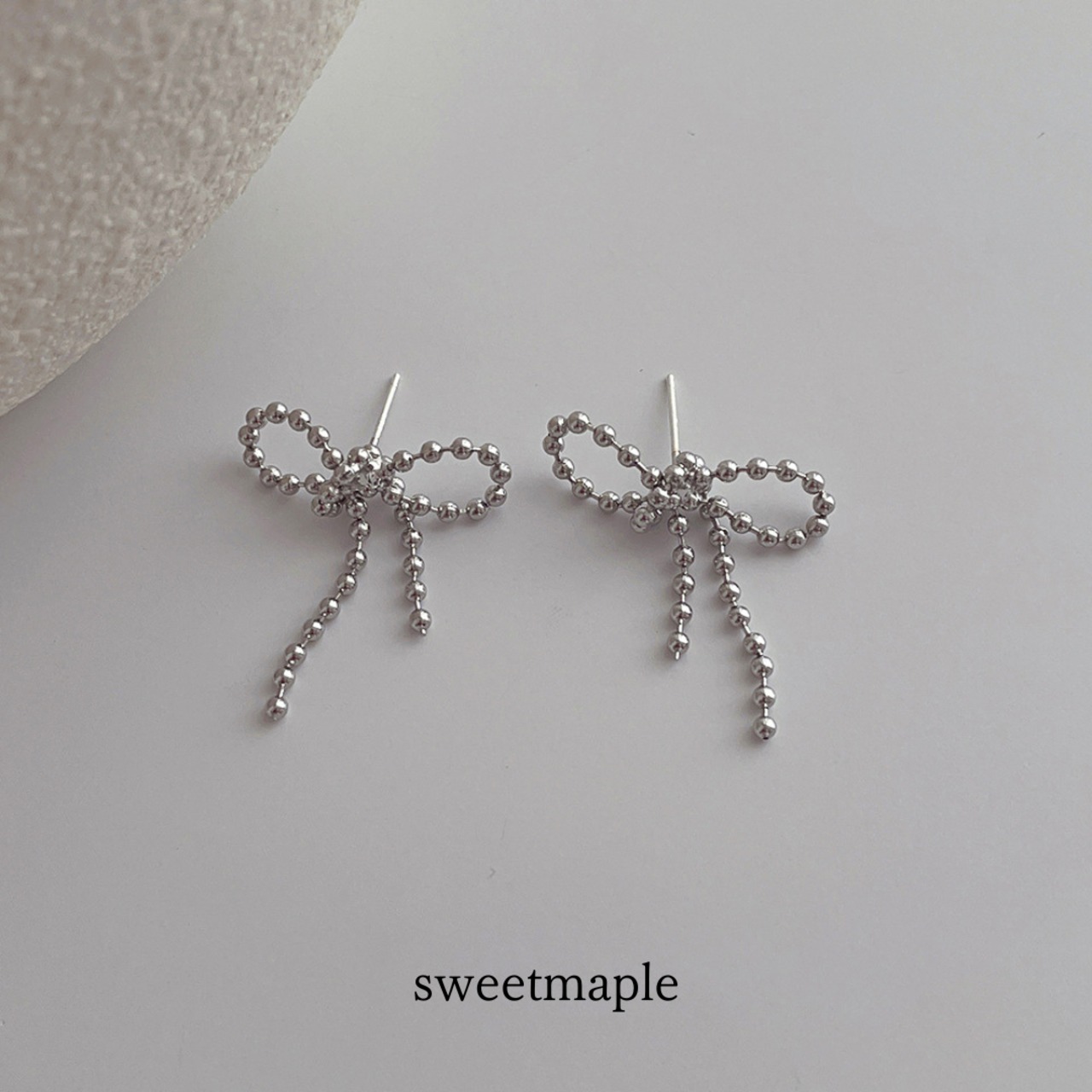 即納】ボールチェーンリボンピアス | sweetmaple