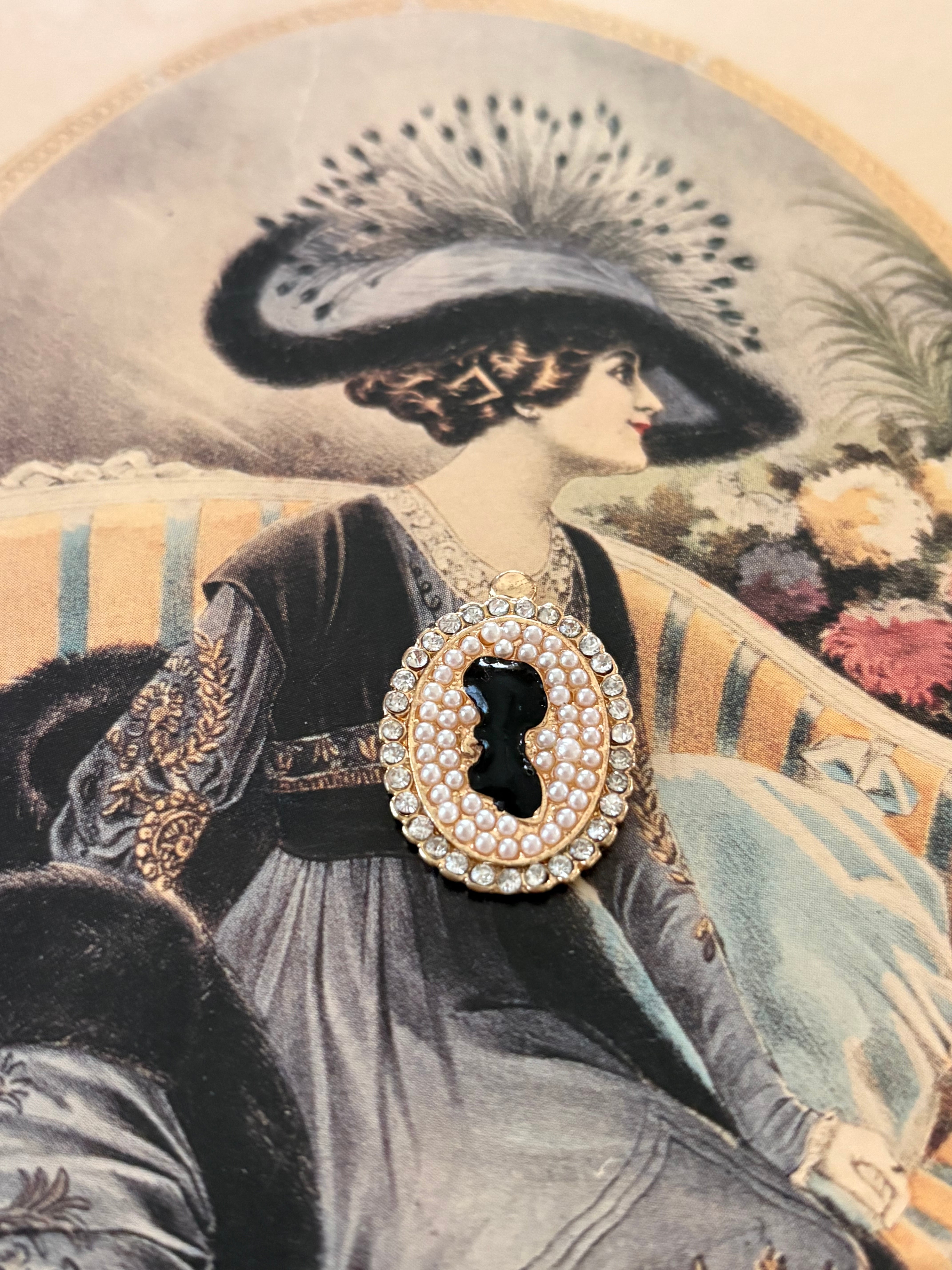 25mm×18mm 輸入デザインパーツ カメオ パール調ビーズ×ストーン メタル カルトナージュ アクセサリーパーツ