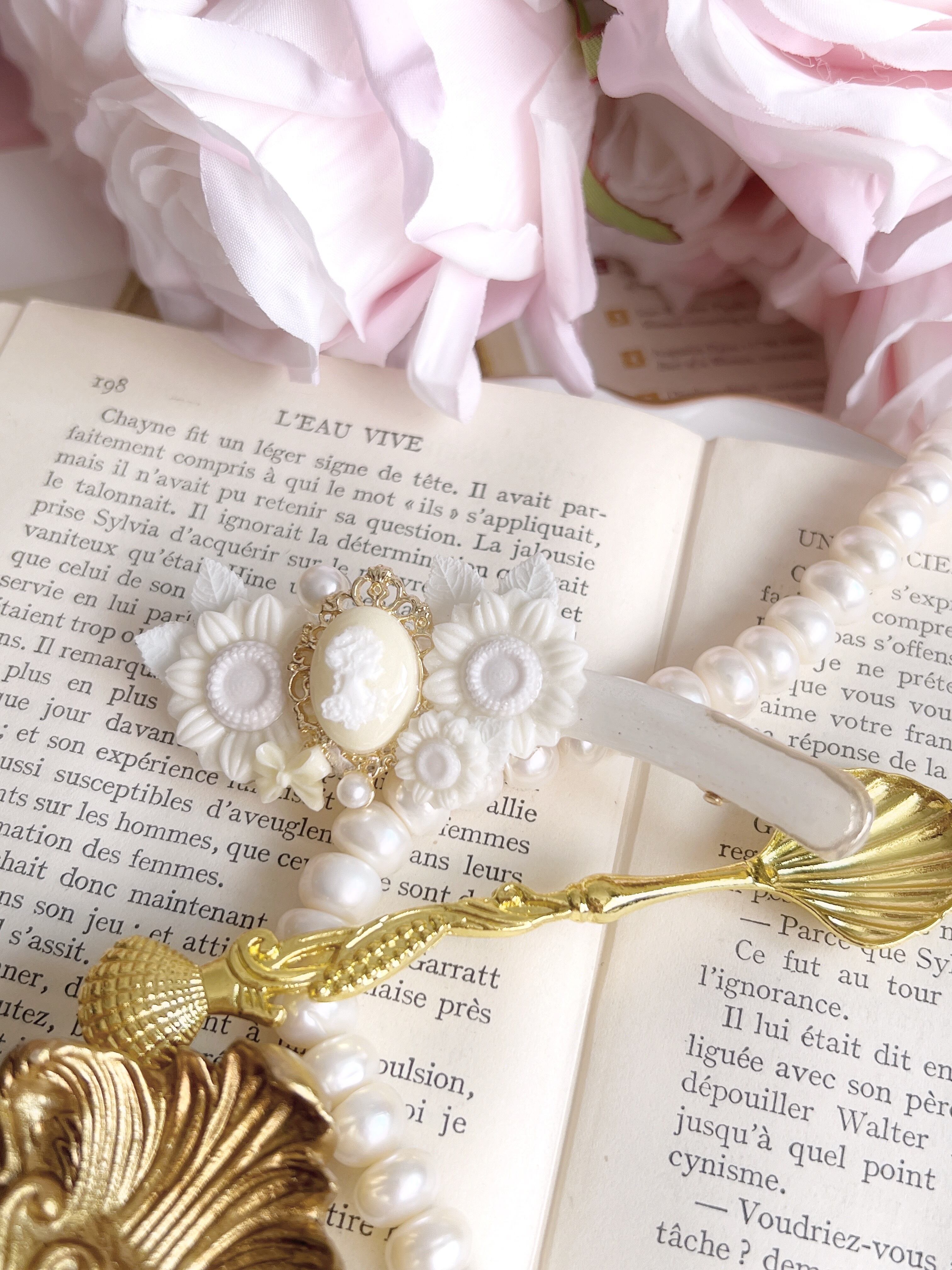 ひまわり畑と女の子 ラウンドレジンヘアゴム ヘアゴム 大人シンプル