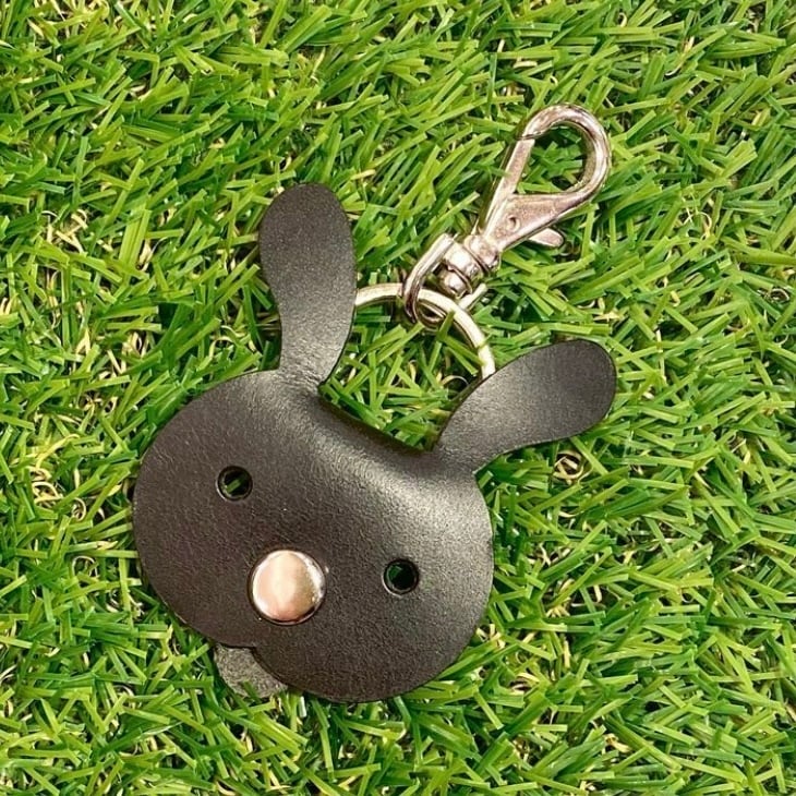 ウサギクリップ】 コードクリップになるウサギのキーチャーム | 野村製作所