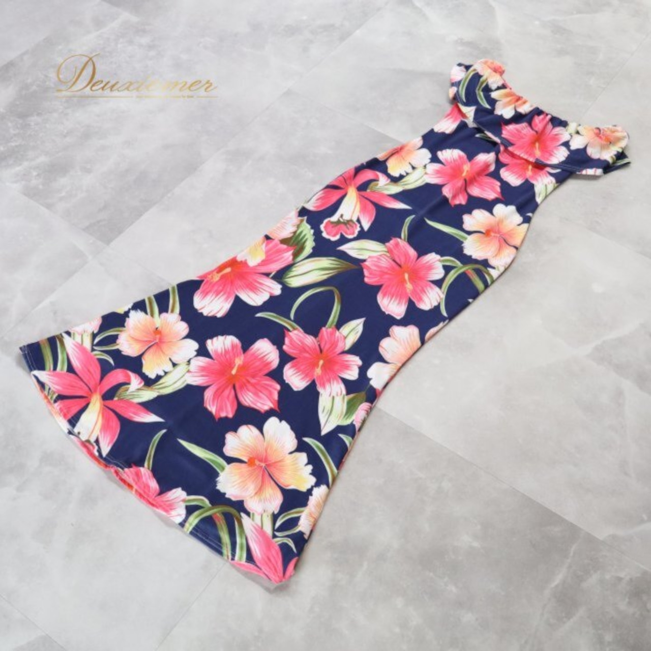 フラダンス 衣装 ワンピース ドレス ネイビー系 ハイビスカス柄 ハワイアンプリント アロハ フラ ダンス レッスン 練習 紺 ダンス衣装 ハワイアンダンス レディース ホワイト系 レッド系 ピンク系 グリーン系 イエロー系 華やか 大人っぽい 上品 着回し ハワイアン ワンピース 柄ワンピース フレア ロング丈 半袖 ウエストシェイプ タイトめ スリム 着痩せ 春 夏 秋 コットン混 綿混 オシャレ 大人カジュアル エレガント 発表会 衣裳 舞台衣装 レッスン着 普段使い 通学 旅行 南国 コーデ