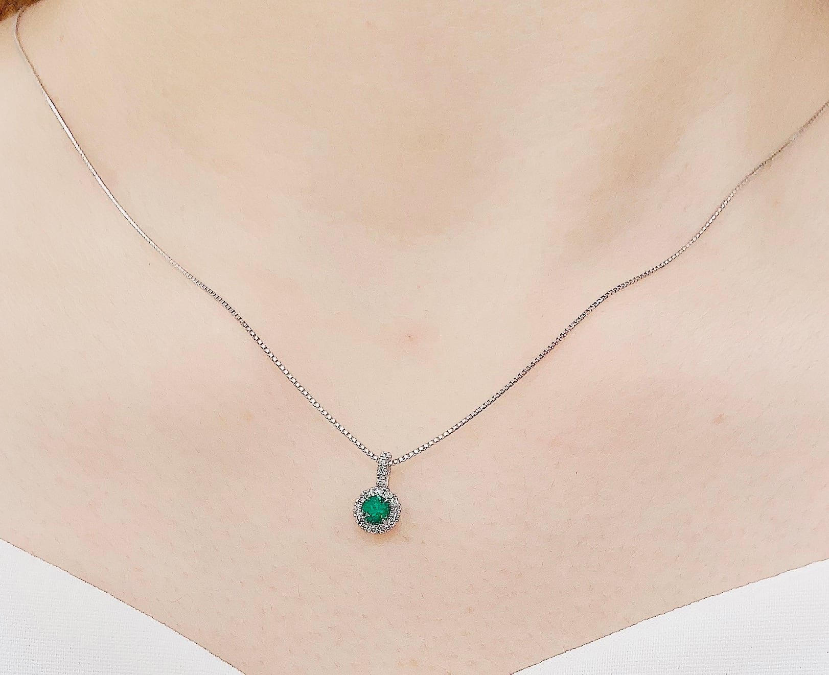 5月の誕生石 エメラルド》 プラチナネックレス | 山城時計店オンライン  