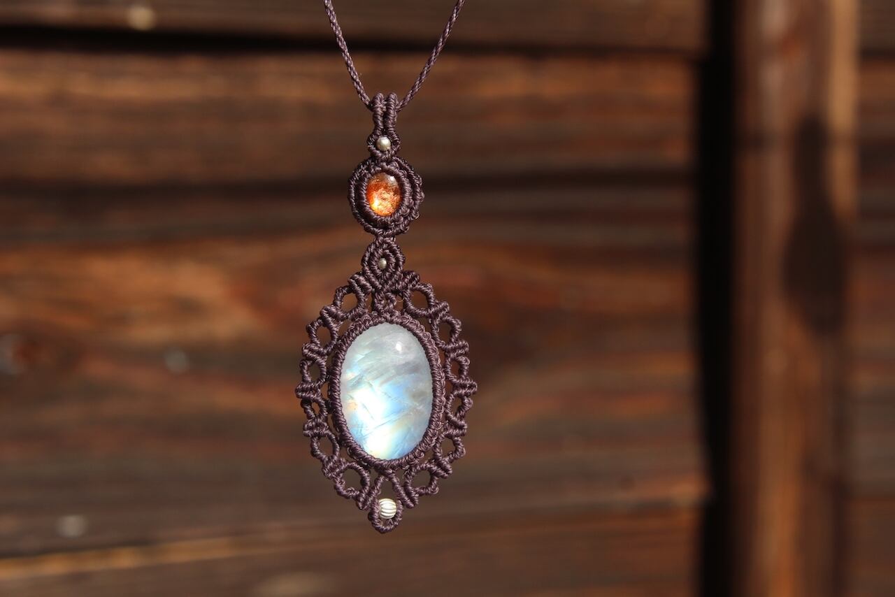 Rainbow moonstone & Sunstone micro macrame pendant