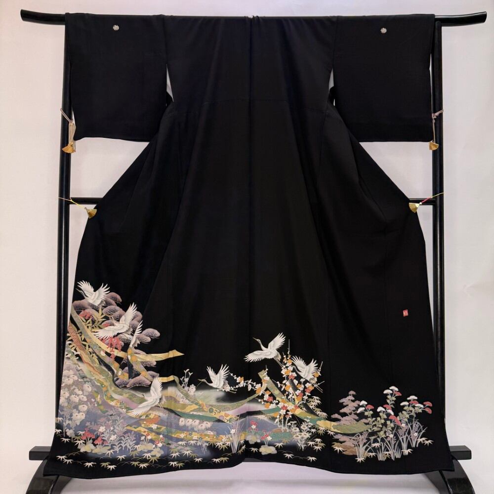 黒留袖 結婚式 紋付 リサイクル着物 正絹 裄66.3cm M size リメイク 中古 礼装 リユース 6393