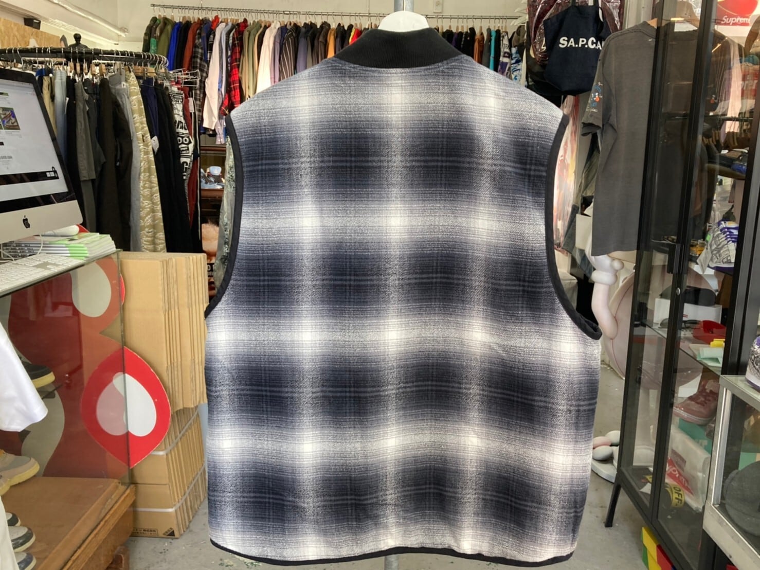 SUPREME REVERSIBLE SHADOW PLAID VEST BLACK LARGE