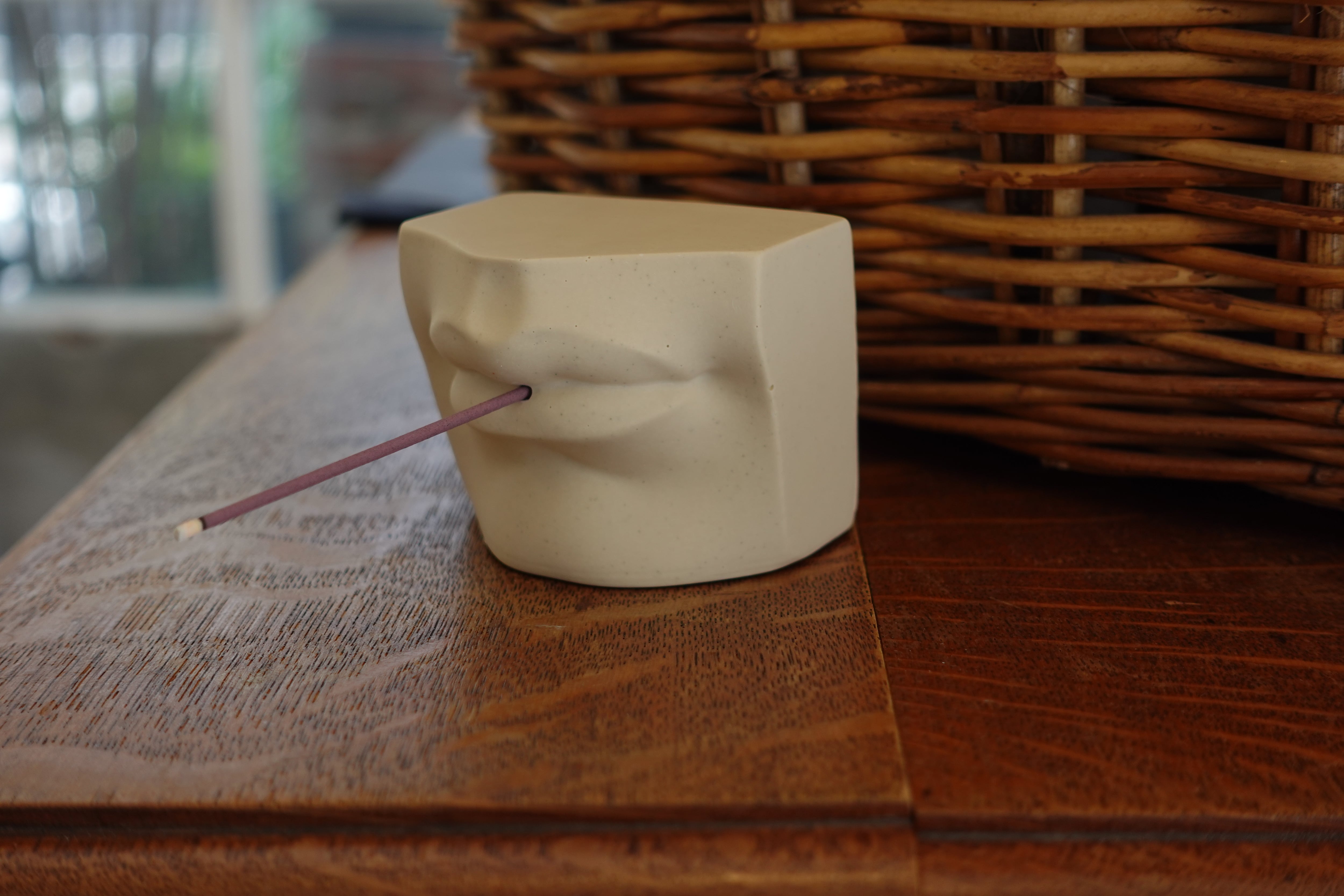 TONAERU- 唱える お香とお香立てのセット | ABRACADABRA