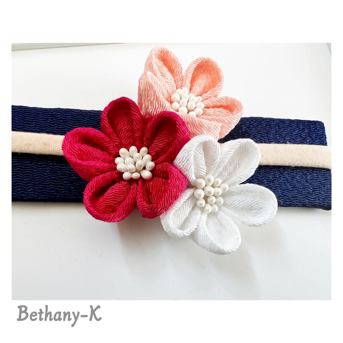 ◇小花が可愛い和モダン髪飾りミニ(下がりなし)◇白×桜×梅色のママでも