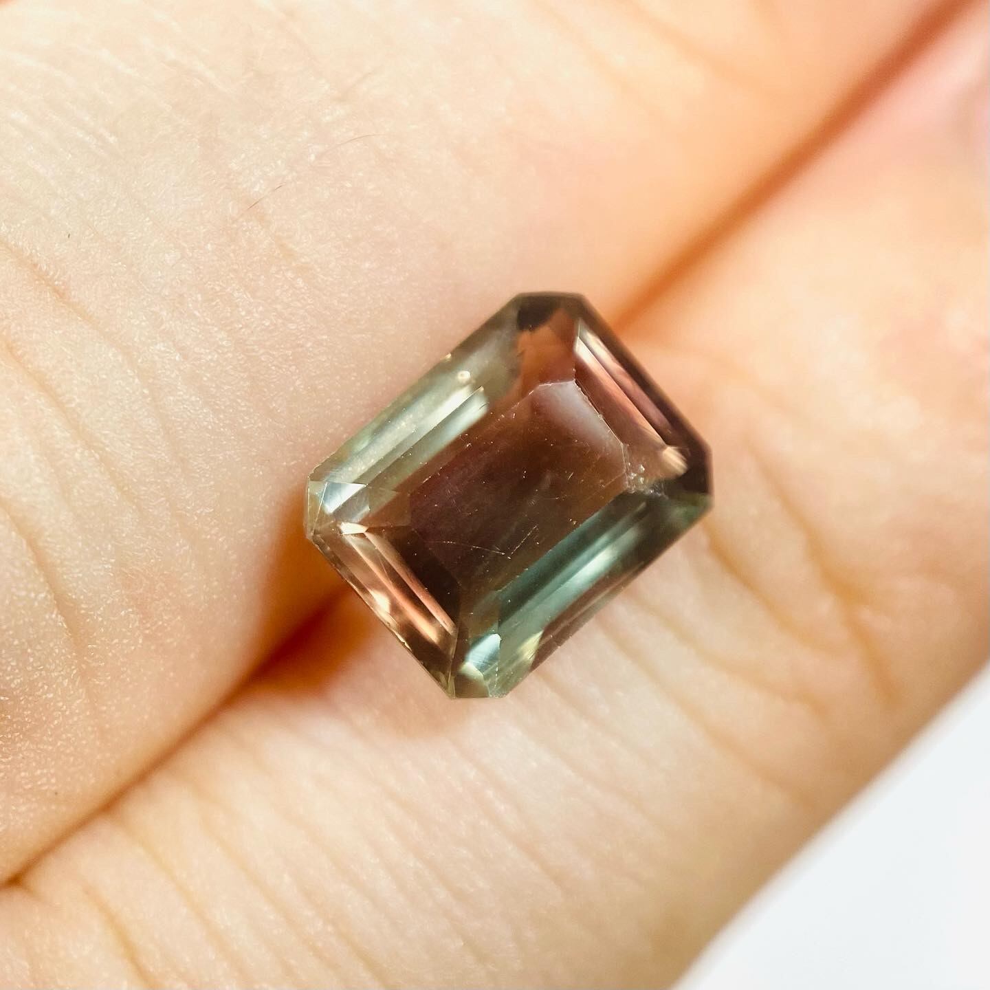 アースカラーなグリーン オレゴンサンストーン