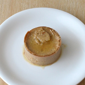 【ロータス(キャットサーモンパテ)】サーモンを主原料に、貝や果物を混ぜた滑らかな食感のパテ缶