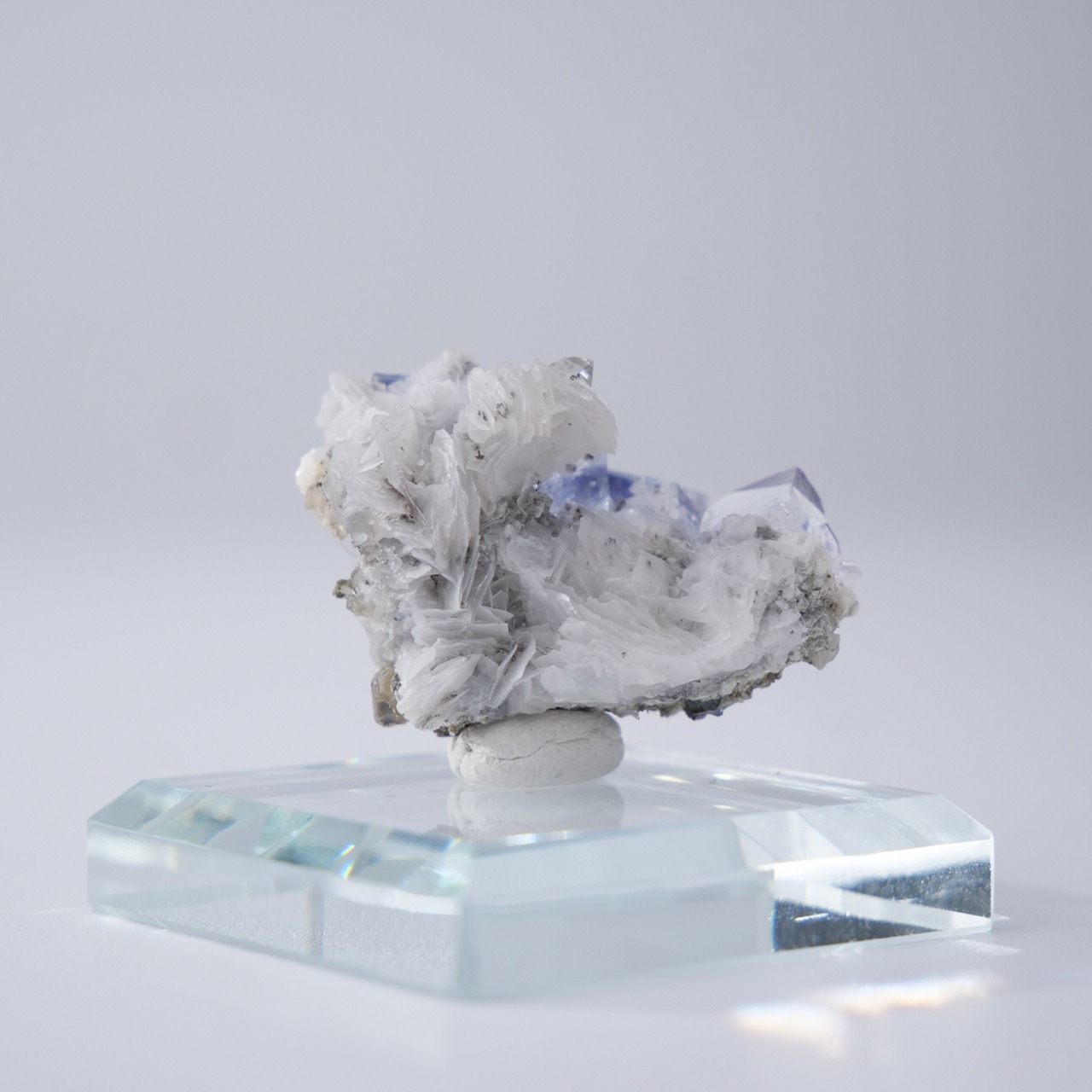 ヤオガンシャン産 フローライト 共生 / 原石 標本【D_1】