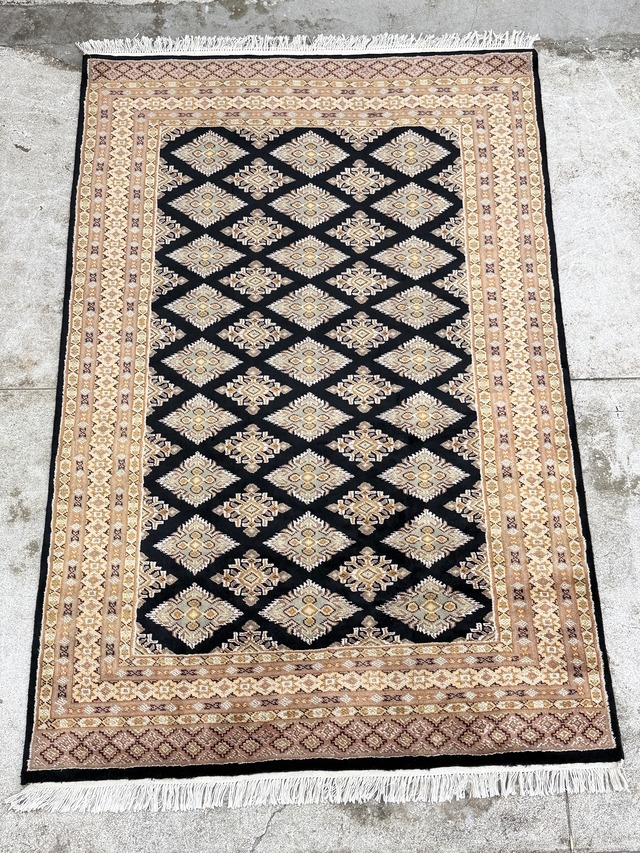 【送料込み】デッドストック　未使用品　ヴィンテージ　パキスタン　ブラック　トライバル絨毯　122×195  PKT36