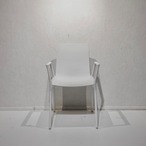 wiesner hager ウィスナーハーガー macao Chair with arms マカオチェア ダイニングチェア アームチェア 椅子 樹脂座面 ホワイト モダン ミニマル