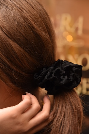 ETRO/ vintage black paisley pattern scrunchie.