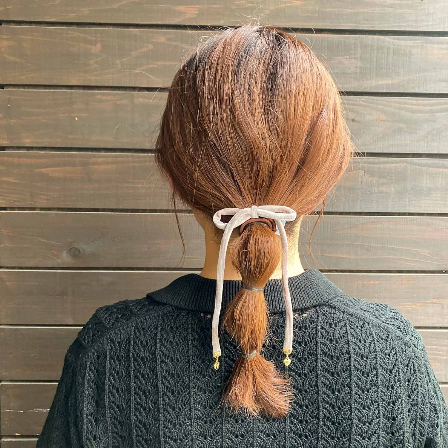 ハートチャームとベロアリボンのヘアゴム | Dua-アクセサリーパーツ