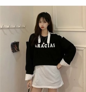 ロゴ入りトップス