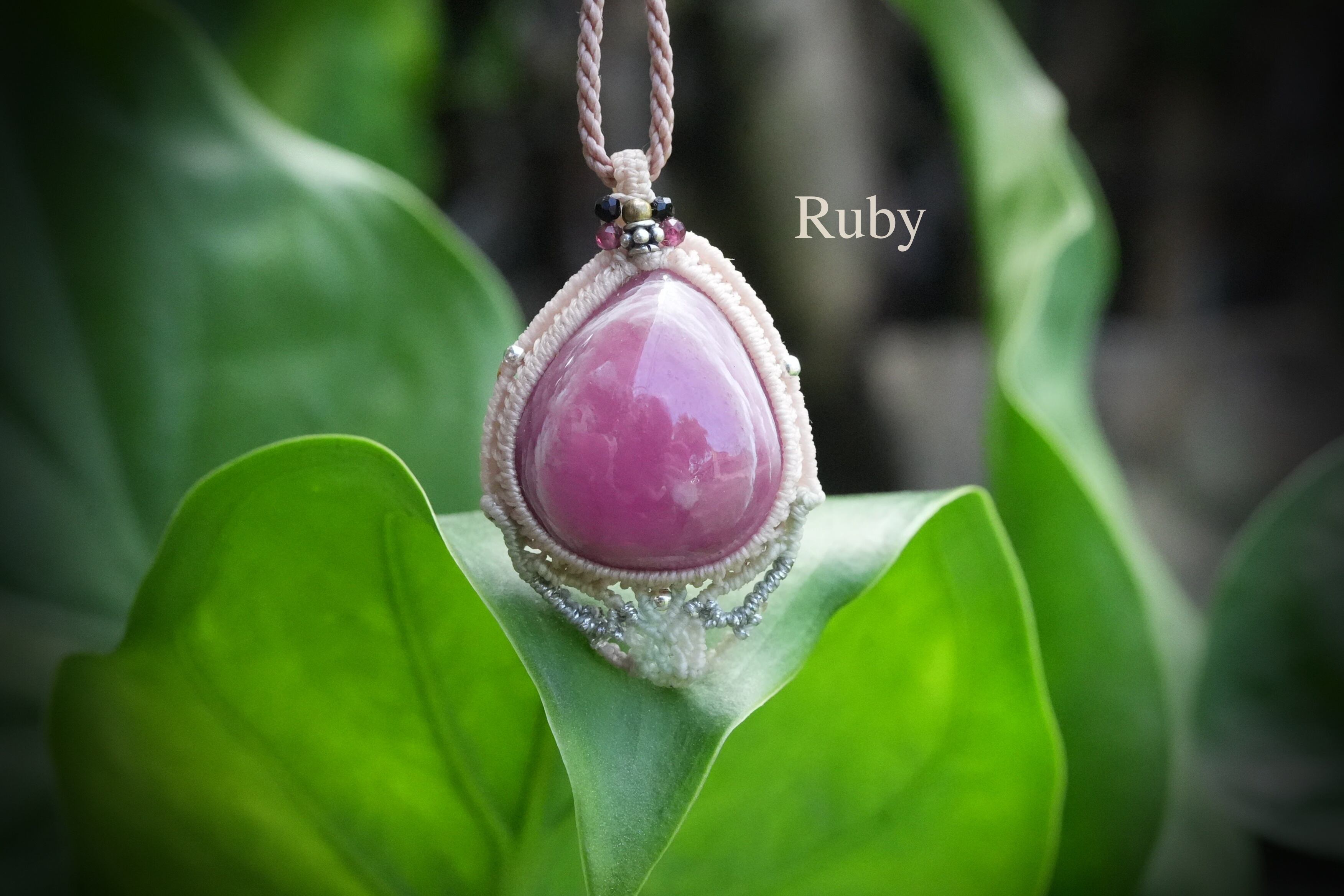 膨れた花びら★ローズルビーマクラメネックレス 2454