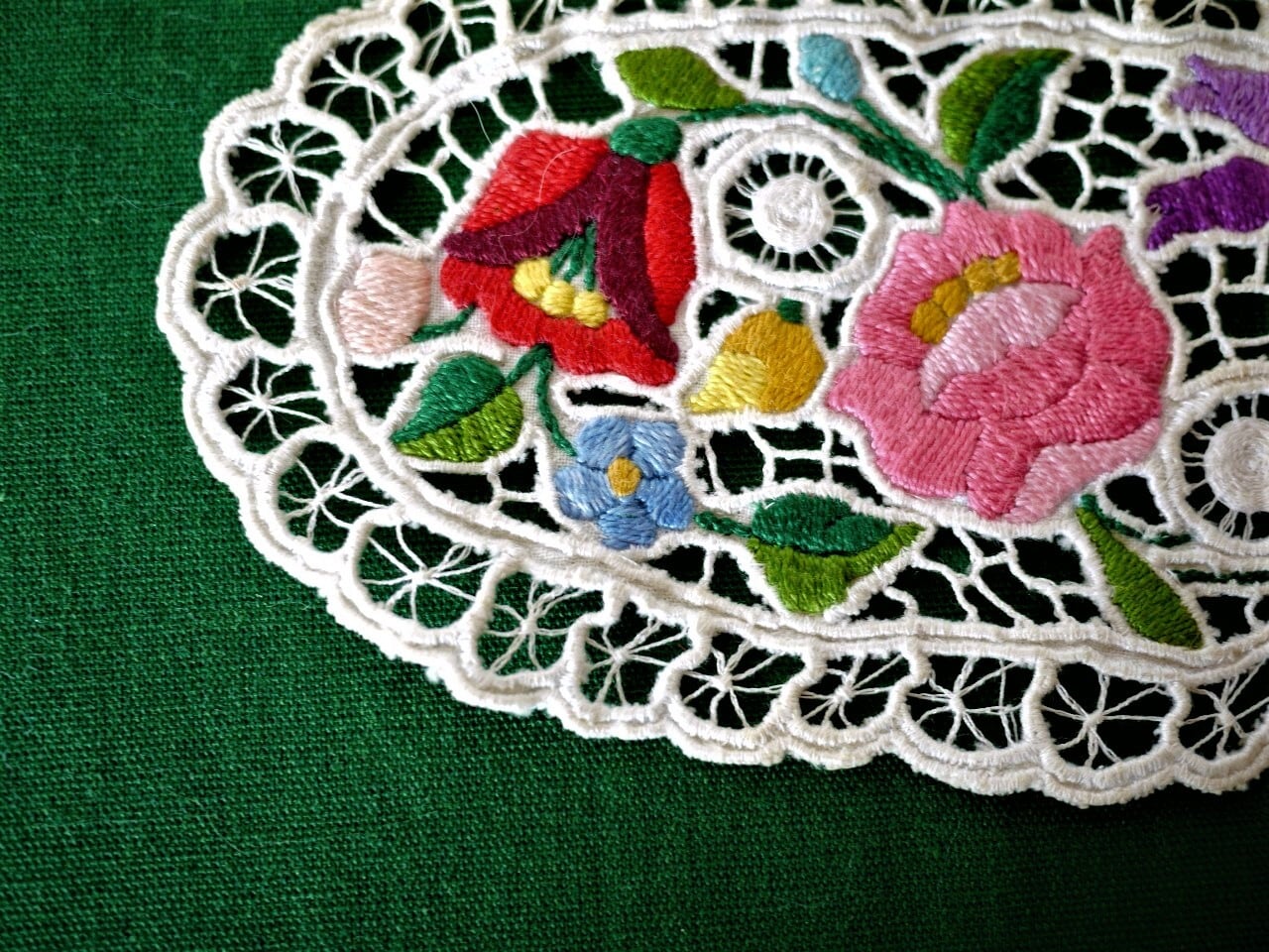 カロチャのレースマット 花瓶敷き ハンガリー刺繍 リシュリュー