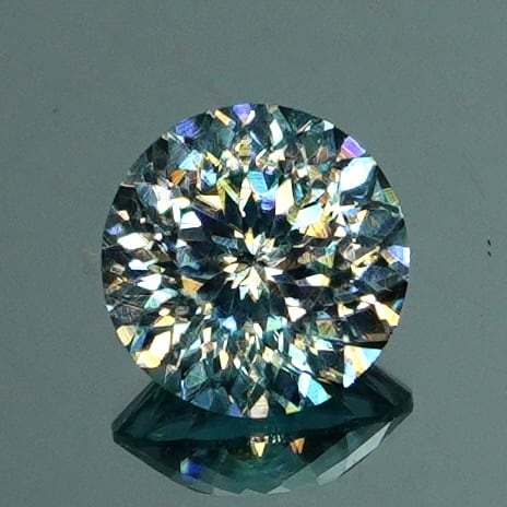 【Bright Brilliant Cut®︎ “129 Facets” 】静寂を透かす、淡青の結晶 0.79ct 天然 ブルージルコン