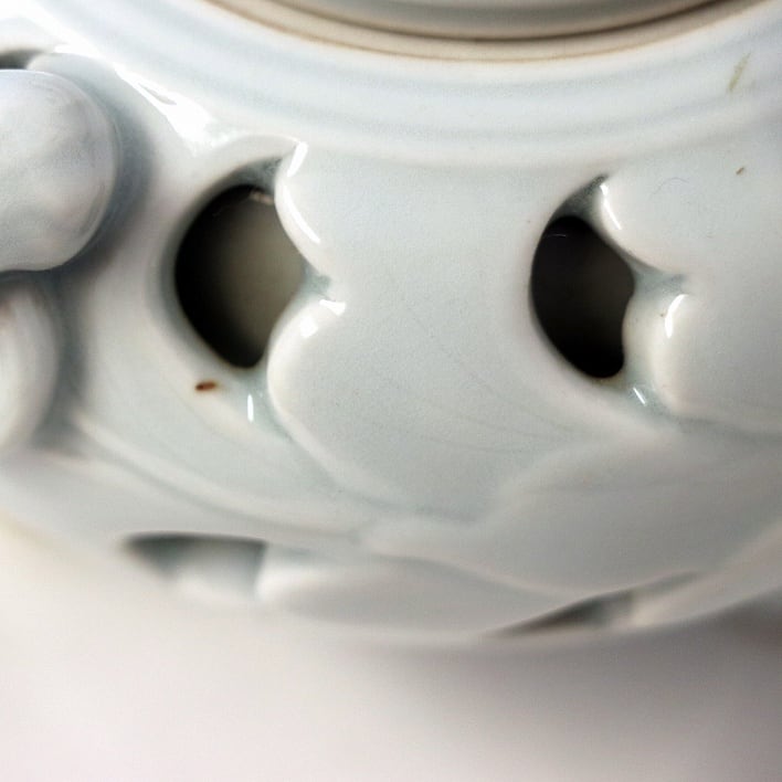 燕岩　透かし青磁香炉　金継ぎ 龍紋透かし彫り青磁香炉 : 小石原さんの金継ぎ 繕いのうつわ