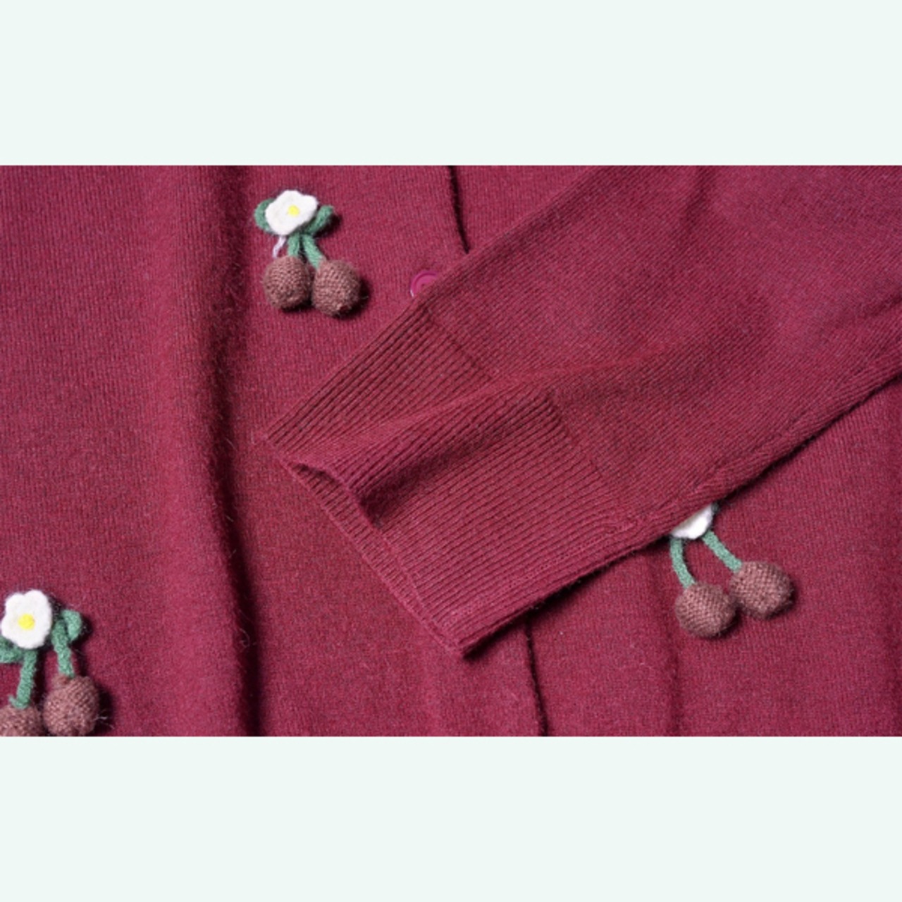 サクランボが踊るバーガンディ・ニットカーデ 《i0810》
