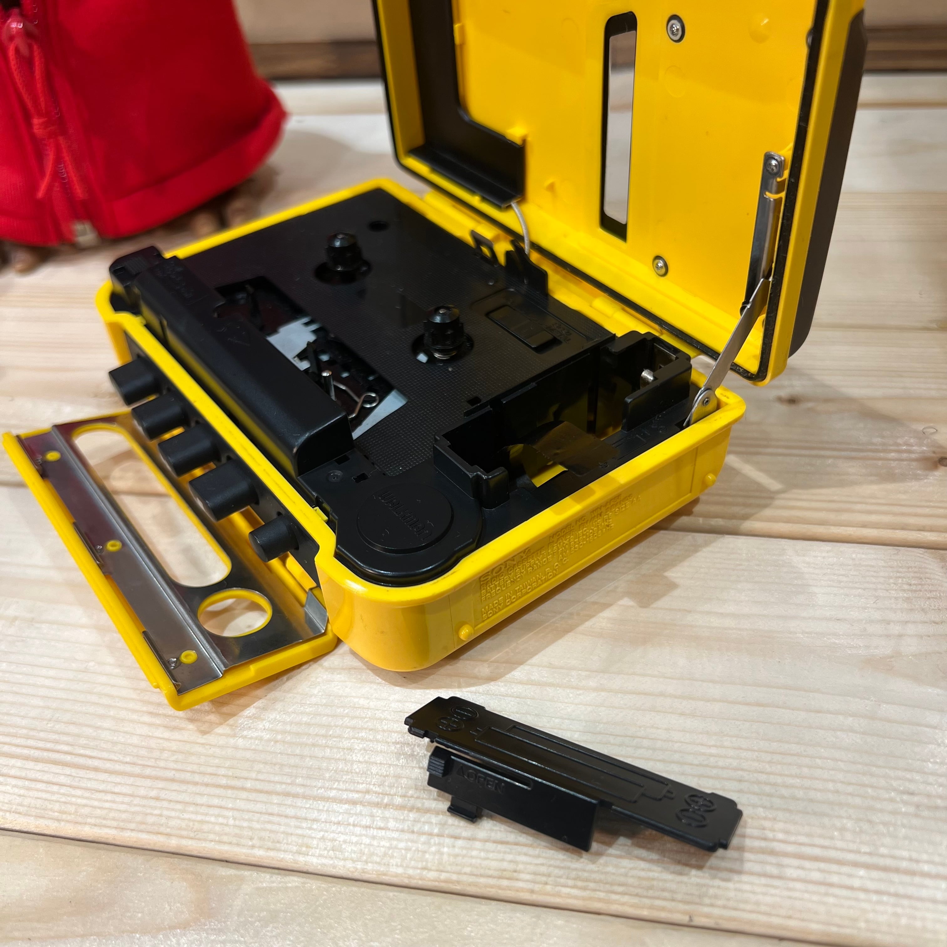メンテ済可動品]ソニースポーツ カセットウォークマンsony sports WM