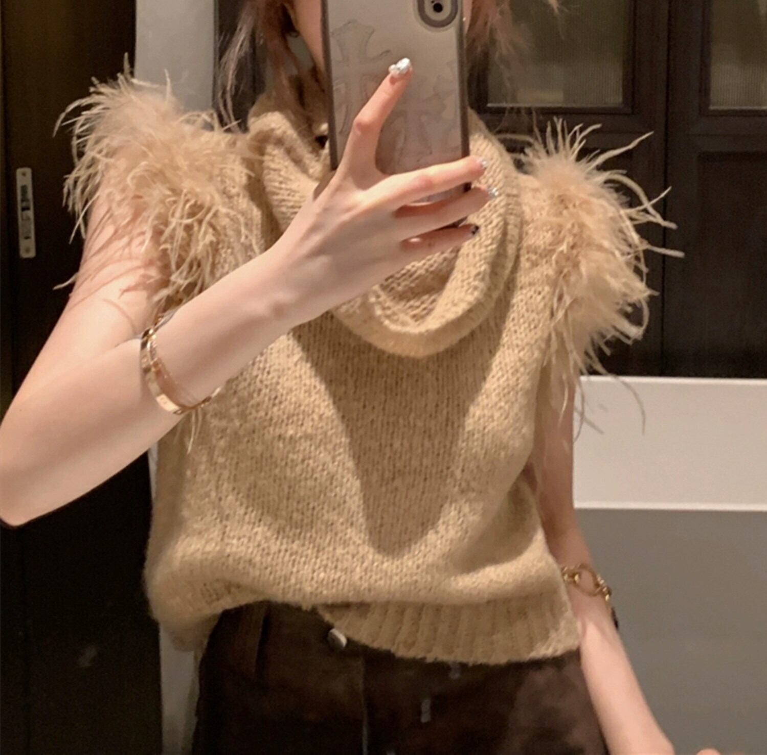 tops】フェイクファーノースリーブニット N2404 | nanastyle