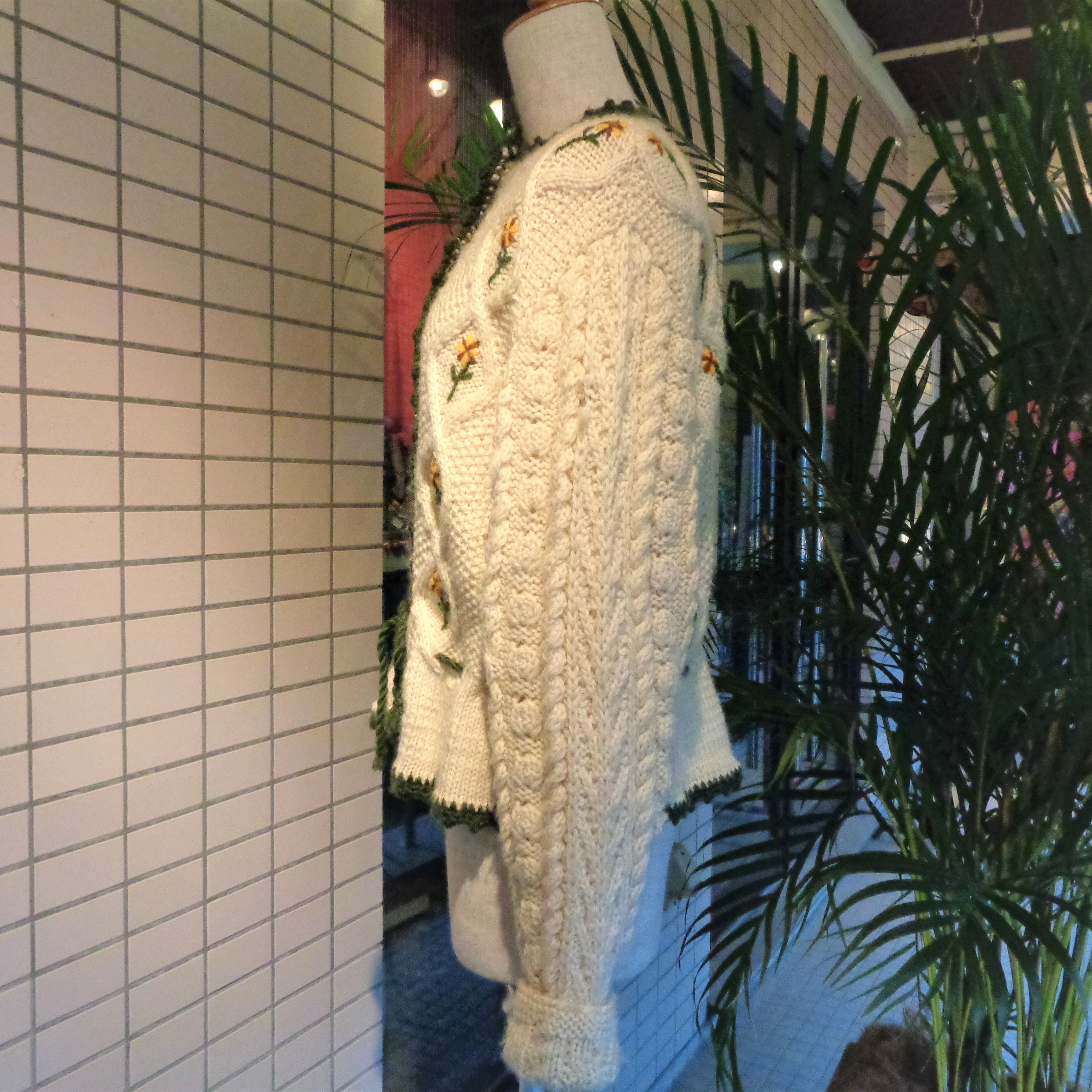 Flower Embroidery Tirolian Cardigan / フラワー刺繍チロル