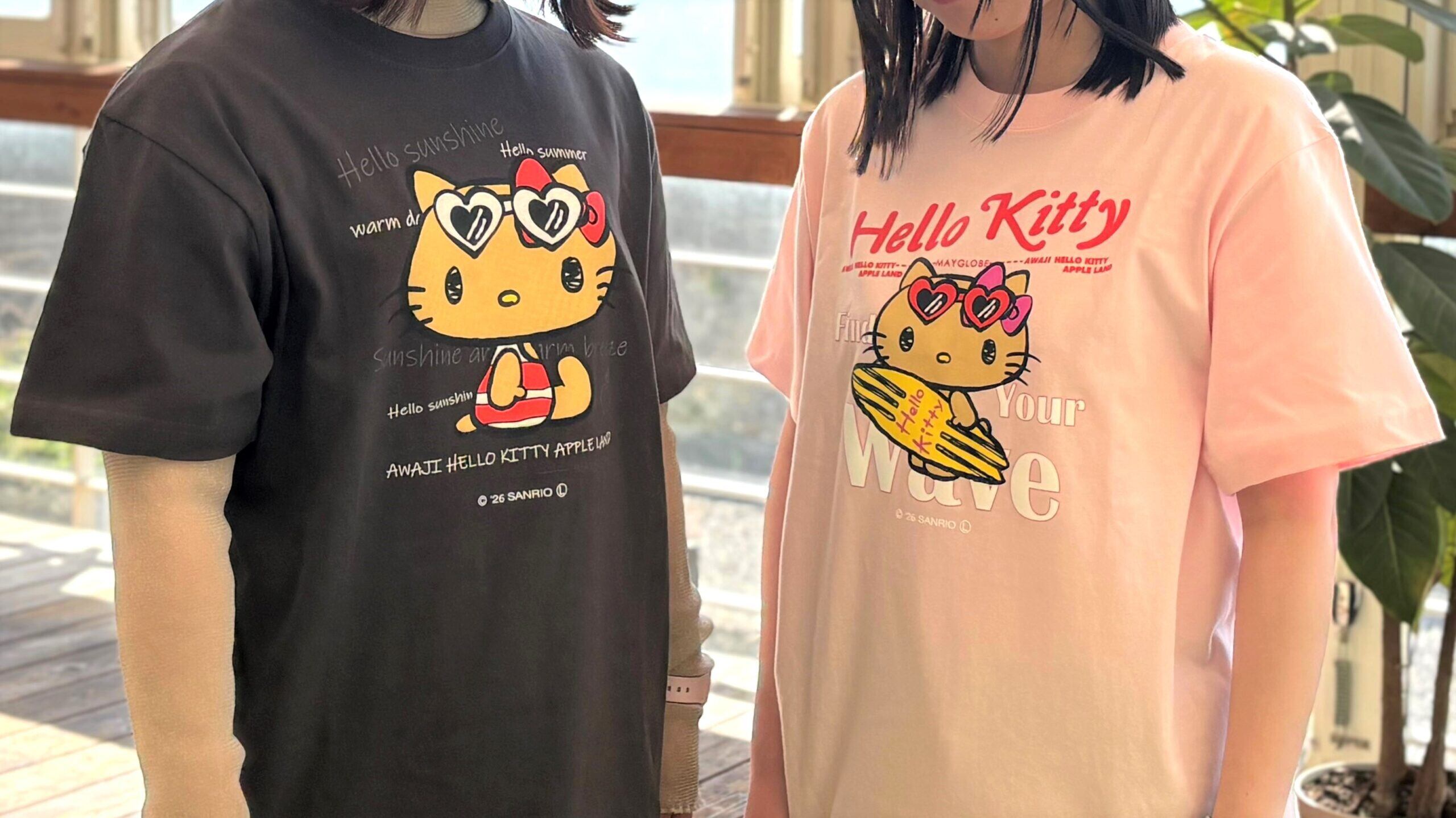 HELLO KITTY APPLE LAND】日焼けハローキティ Tシャツ ブラック