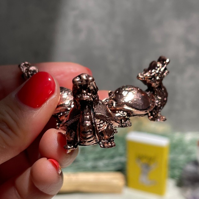 【龍亀（ロングイ）スフィアホルダー】ピンクゴールド 置物 インテリア