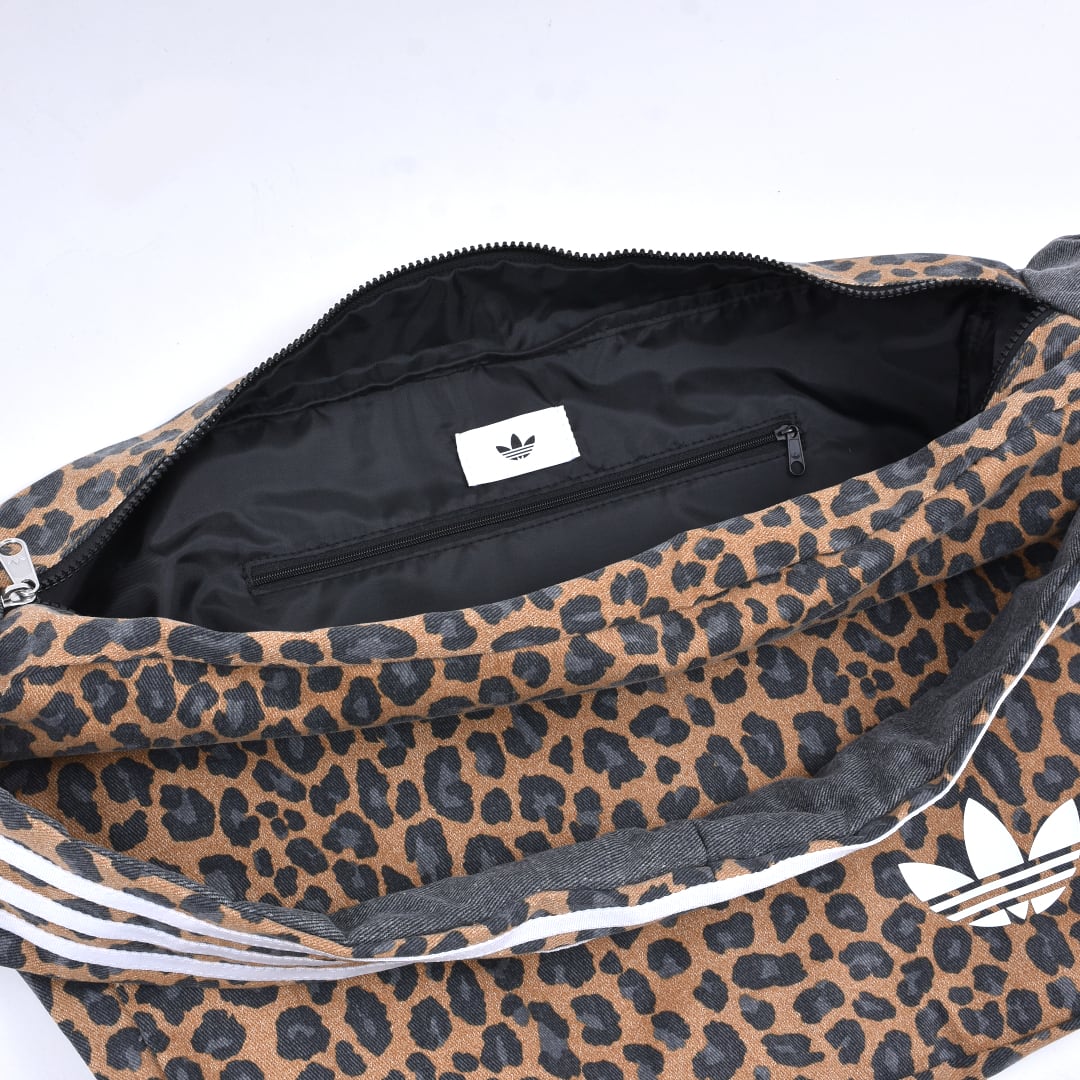 9/16新着】adidas レオパード柄ショルダーバッグ(ラージ