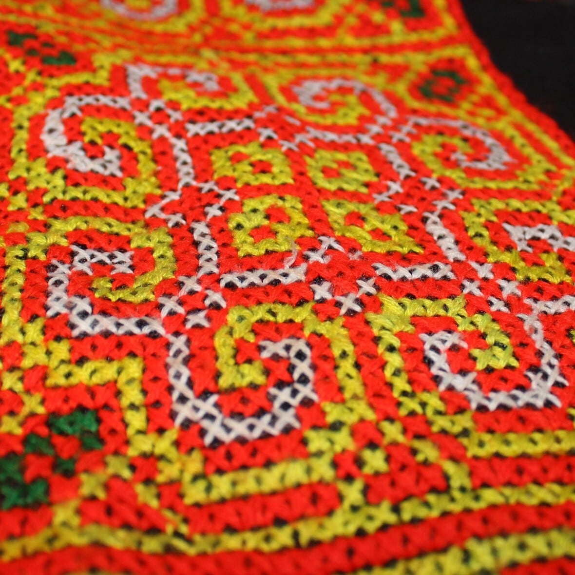 モン族刺繍サルエルパンツ[C] | タイの民族刺繍雑貨・衣料スアイチャイ