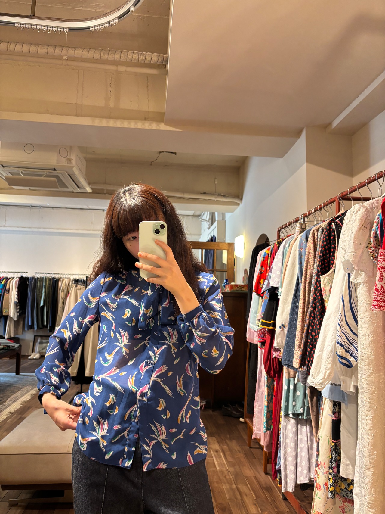 Smiley Vintage ブルーシアーボウタイブラウス