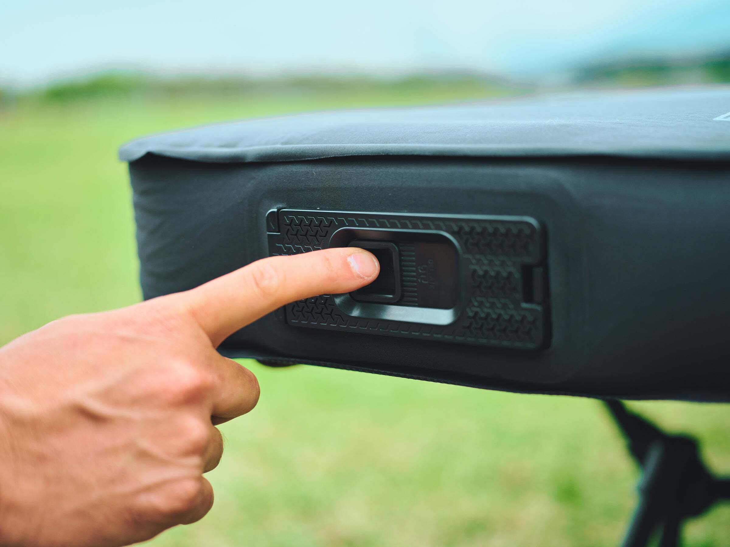HILLS FIELD / 全自動キャンプマット | sotosotodays