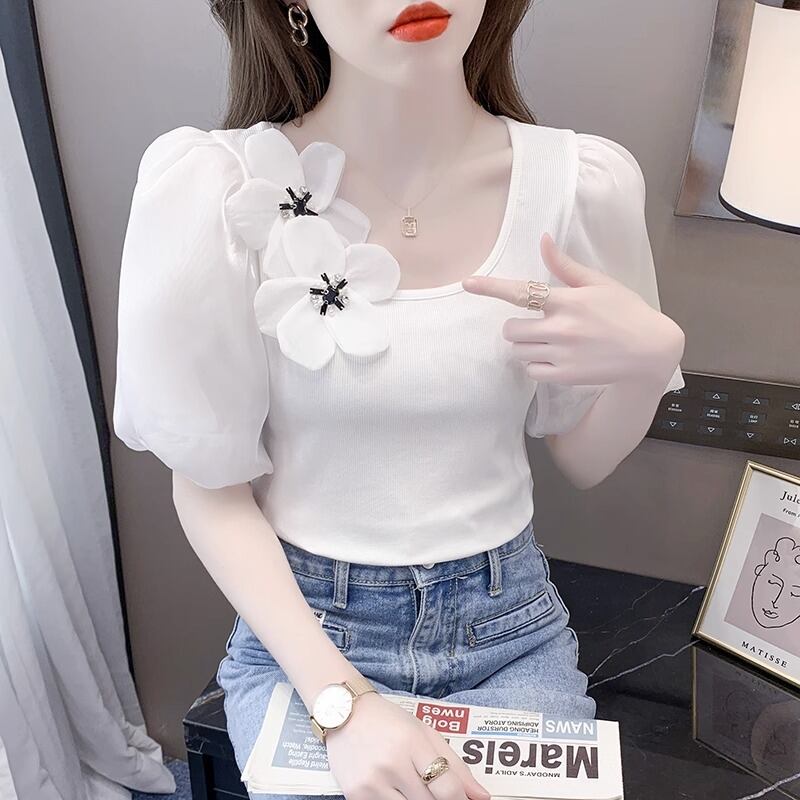 トップス レディース 送料無料 2色 Tシャツ カットソー 半袖 パフスリーブ スリム かわいい 大人可愛い きれいめ シンプル カジュアル 上品 エレガント フェミニン シック おしゃれ お洒落 かっこいい クール セクシー おとな ラブリー キュート ガーリー レトロ ロマンチック 抜け感 主役級 存在感 フラワー 学生 通学 デート お出かけ 女子会 リゾート S M L XL ホワイト 白 ブラック 黒 夏 20代 30代 40代 韓国 韓国系 着回し 普段使い モテ トレンド 流行 インスタ映え