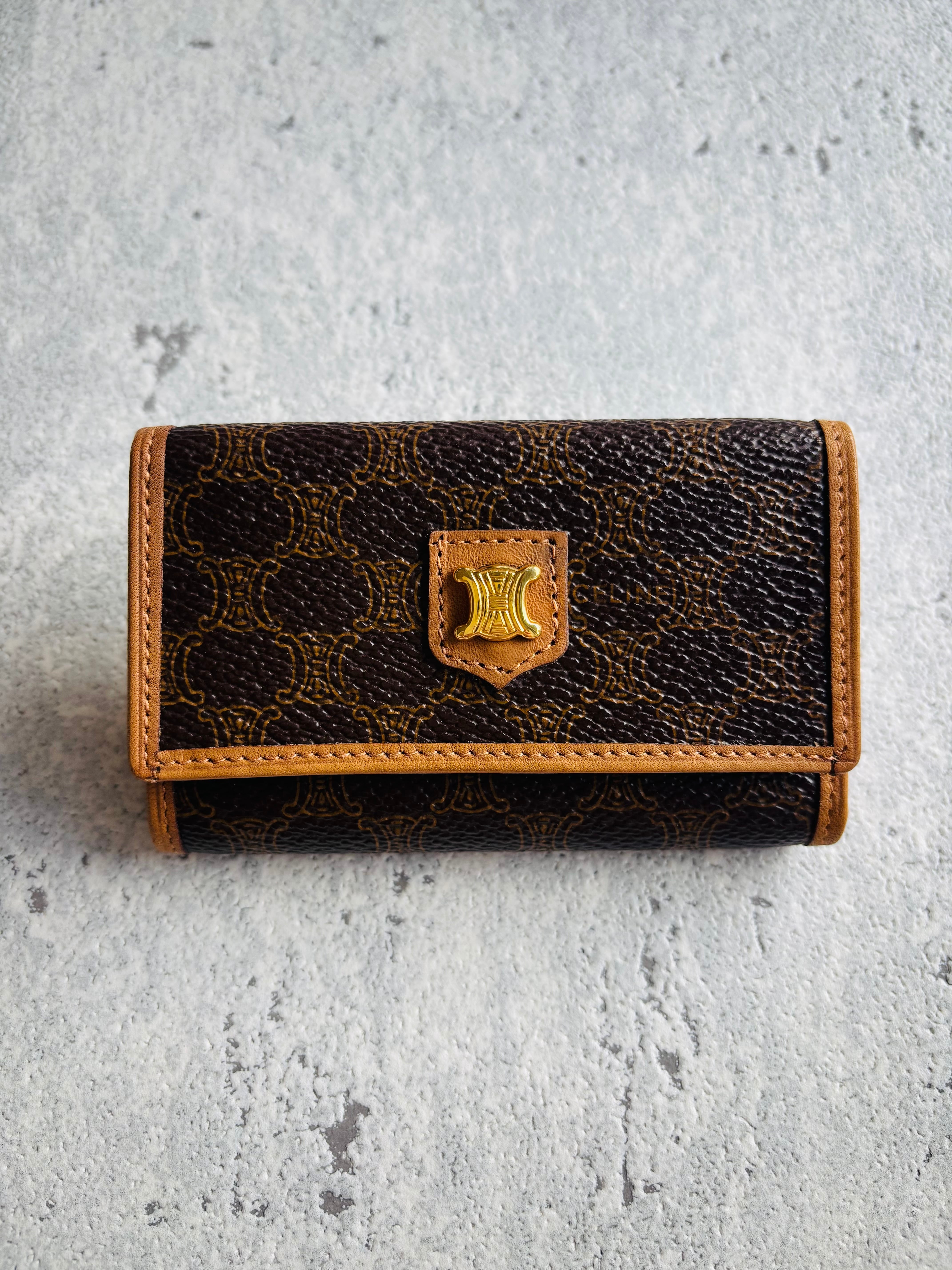 GIVENCHY 英字ロゴ型落し キャンバスレザー キーケース | Petit luxe